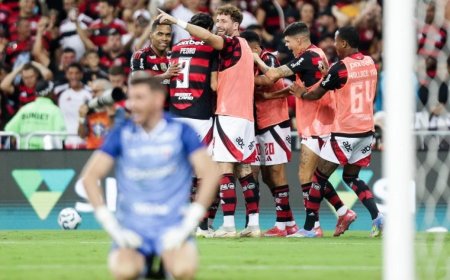 Flamengo goleia o Fortaleza e assume a liderança do Brasileirão